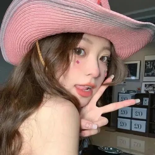 小姑娘艾萝依